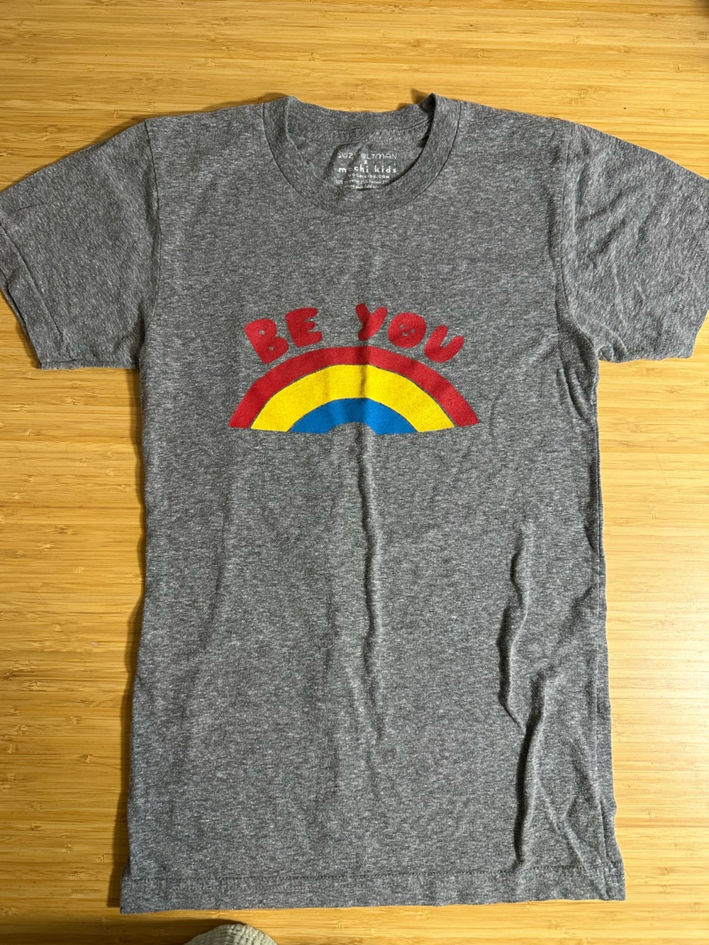 Mochi Kids and Suzy Ultman Collab “Be You” Rainbow Graphic Tee - Gray- Women XS